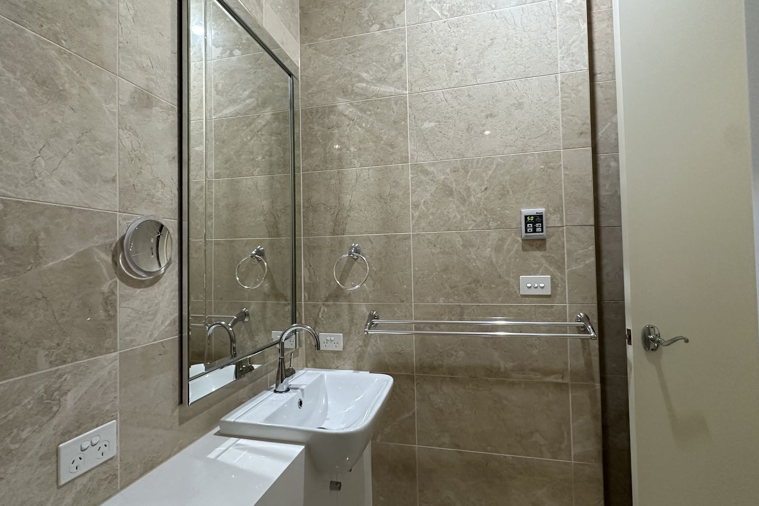145 Barnes Boulevard, Horsham