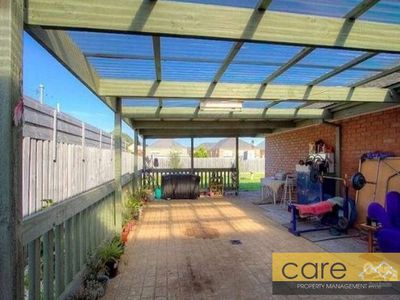 11 Macleod Way, Lynbrook