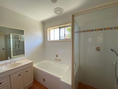 8 Marloo Court, Urangan