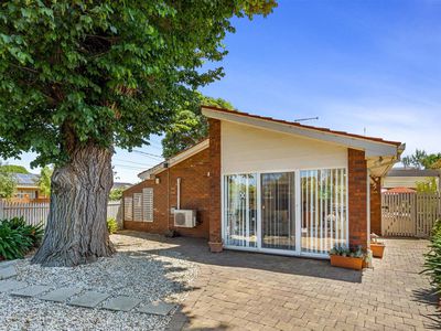 23 Quarbing Street , Werribee