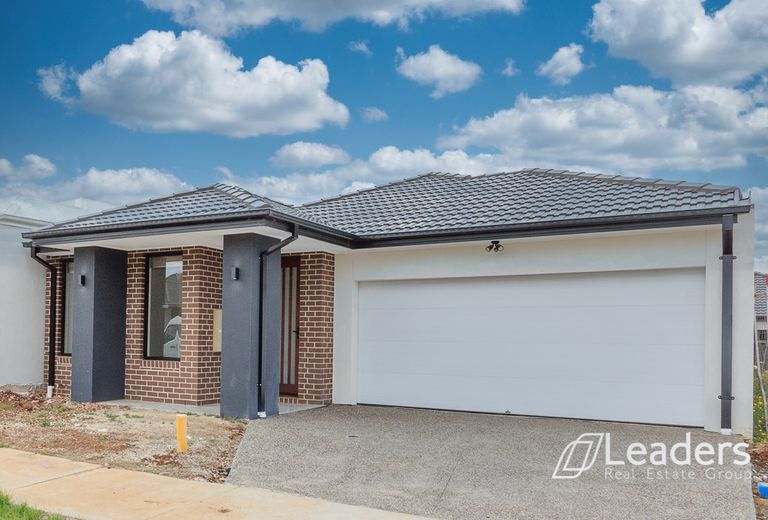 33 LORIKEET CIRCUIT, Rockbank