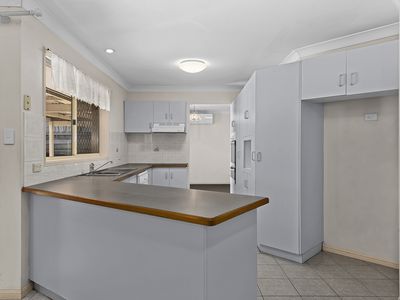 6 Redford Cres, Mcdowall