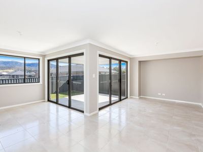 6 Meander Drive, Calderwood