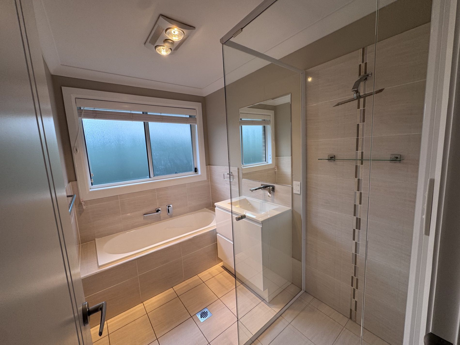 1 The Bounty, Manyana