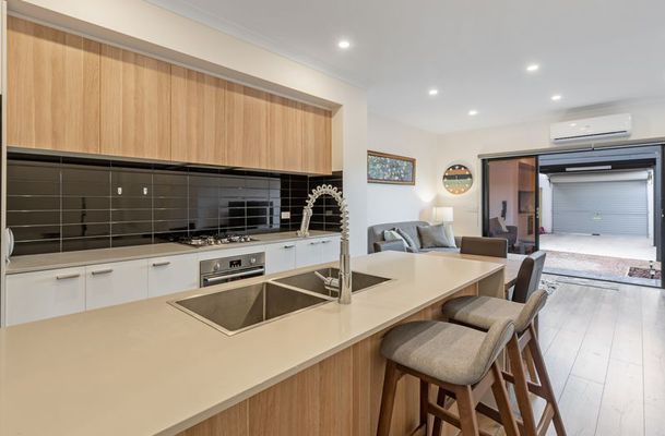 4 Lemnos Walk, Greenvale