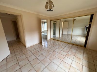 5 Menzies Place, Edensor Park