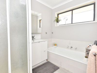 1 / 28 Collins Street, Kangaroo Flat