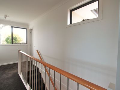 1 / 4 Harlington Street, Clayton