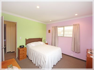 93A Queen Street West, Levin