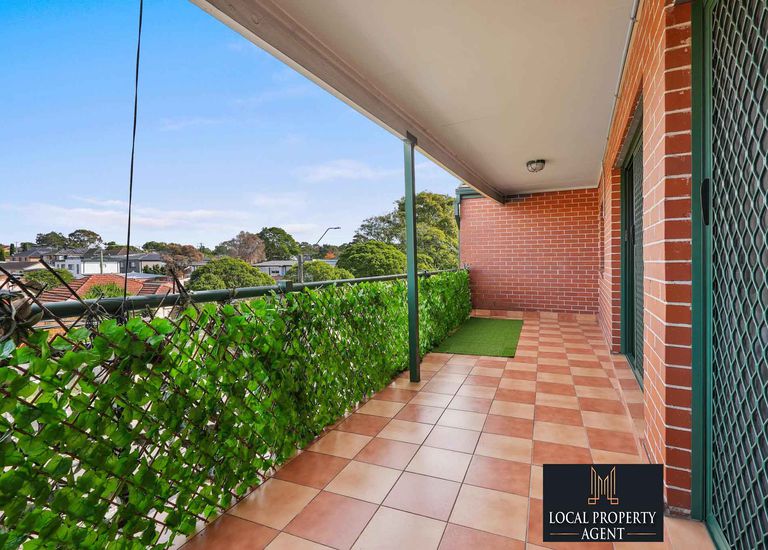 11-15 Cahors Rd, Padstow