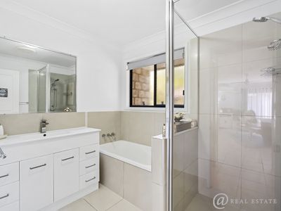 3 Flinders Court, Lammermoor