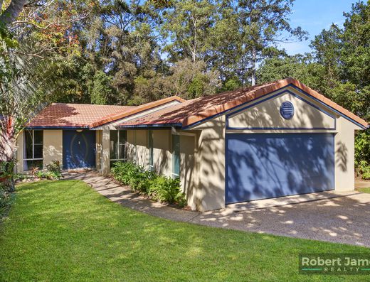 5 BEDROOM HOME WITH PARK RESERVE BACKDROP image 26
