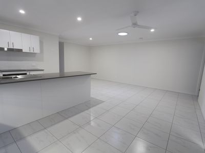 1 / 6 Soho Drive, Deebing Heights