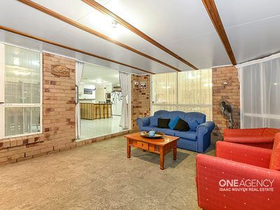 49 Macquarie Cct, Forest Lake