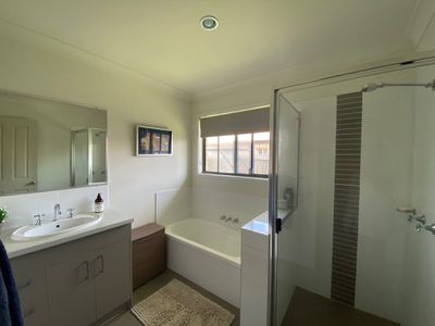 130 / 230 Pulgul Street, Urangan