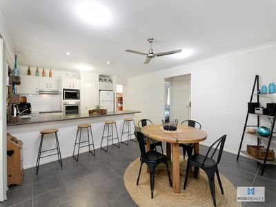 6 Eric Drive, Blackstone