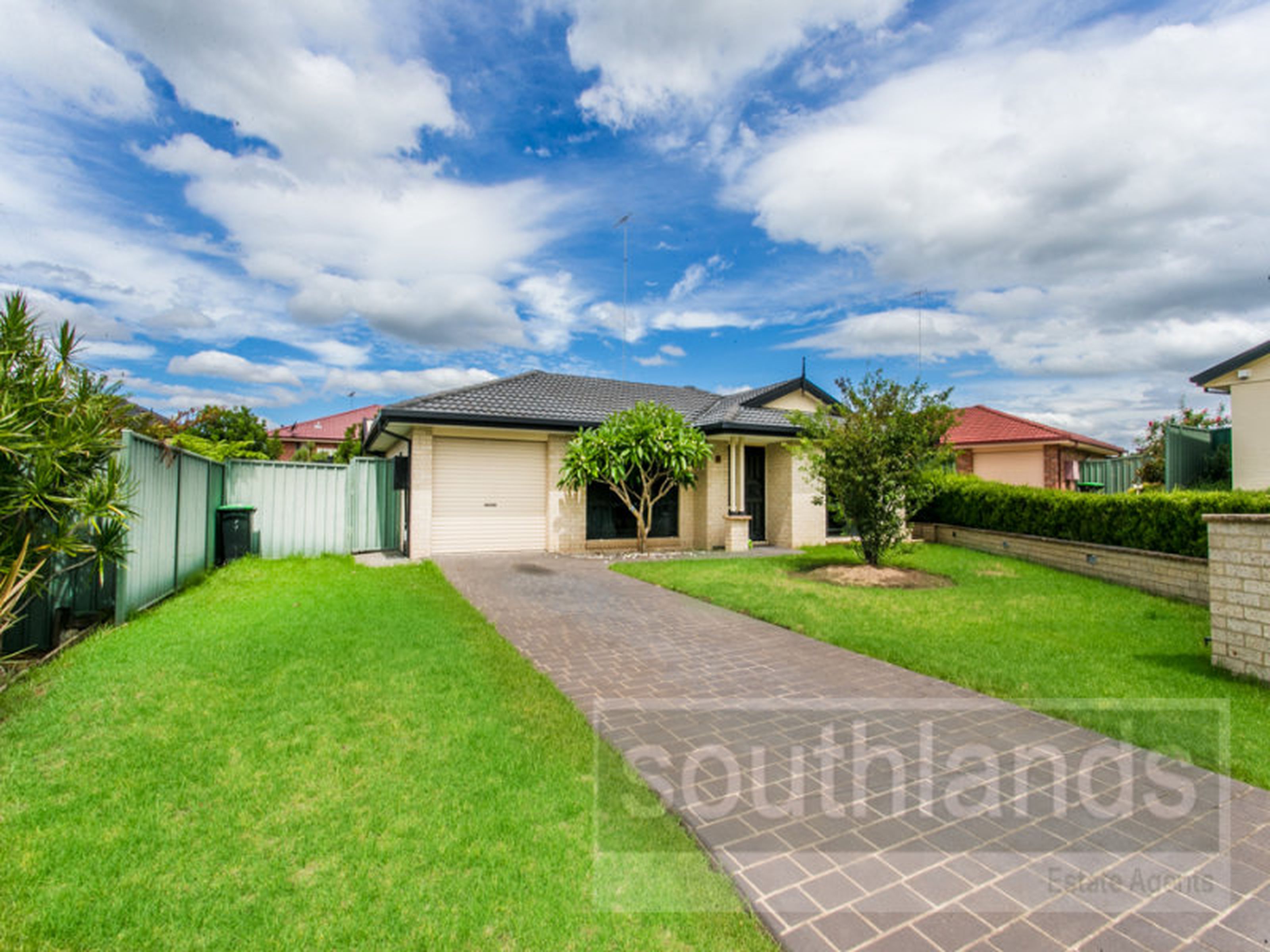 5 Yenna Place, GLENMORE PARK