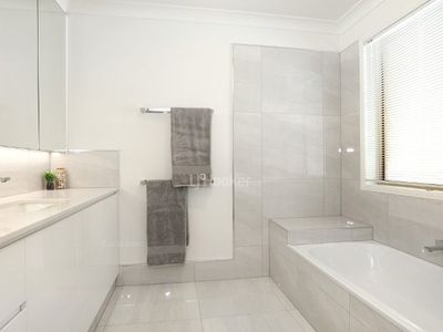 2 White City Drive, Oxenford