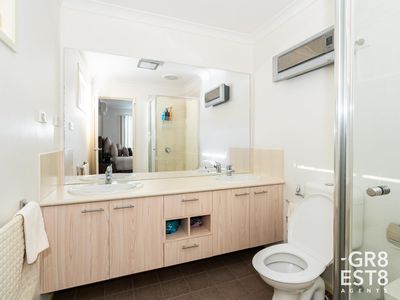 24 Von Nida Drive, Cranbourne North