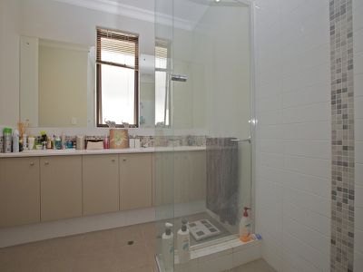 26 Weaponess Road, Scarborough
