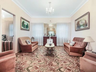 16 Robinson Street, Eastlakes