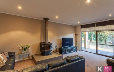 21 Sugarloaf Road, Beaconsfield Upper