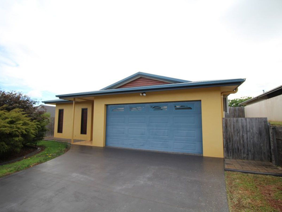 17 Neal Street, Atherton