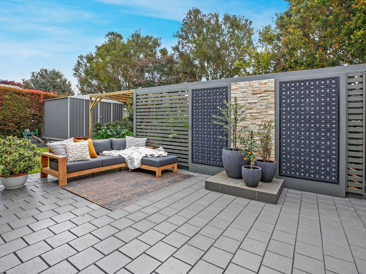 16 MITCHELL DRIVE, Atherton