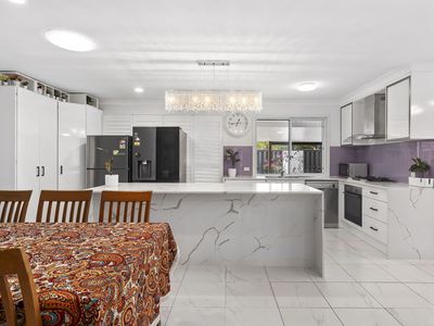 2 Eggleton Place, Wakerley