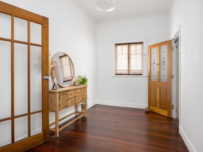 26 Collins Street, Piccadilly