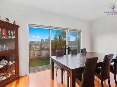 3 / 12 La Rochelle Boulevard, Point Cook