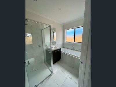 8 Breezy Circuit, Werribee
