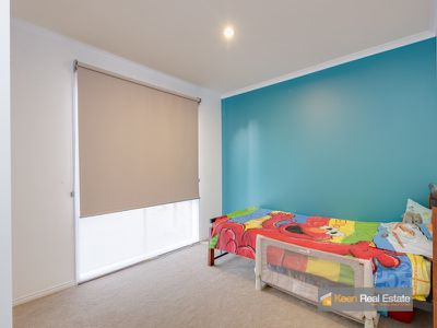 12 Meribel Way, Lynbrook