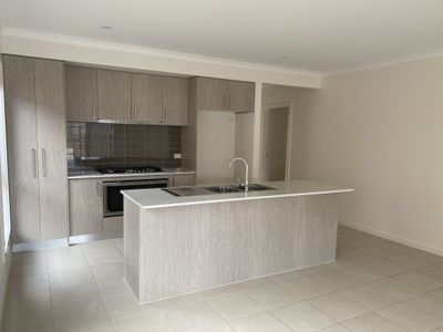 10 Dodson Drive, Point Cook