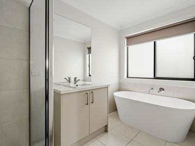 2 Pigdon Street, Weir Views
