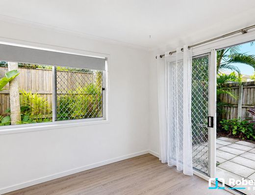 Townhouse in the heart of Coolum Beach image 4 Townhouse in the heart of Coolum Beach image 4