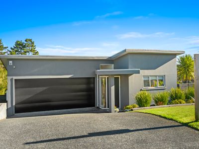 20 Admirals Court Drive, Greenhithe