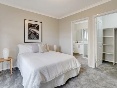 2 / 11 Boundary Road, Newcomb