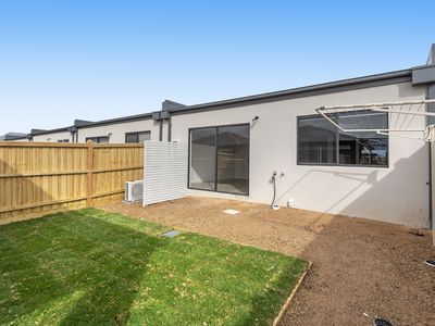 12 Oxbow Walk, Truganina