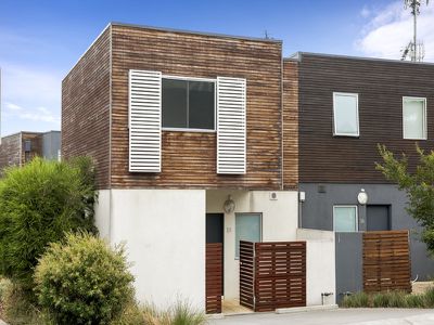 18 Waxflower Crescent, Bundoora