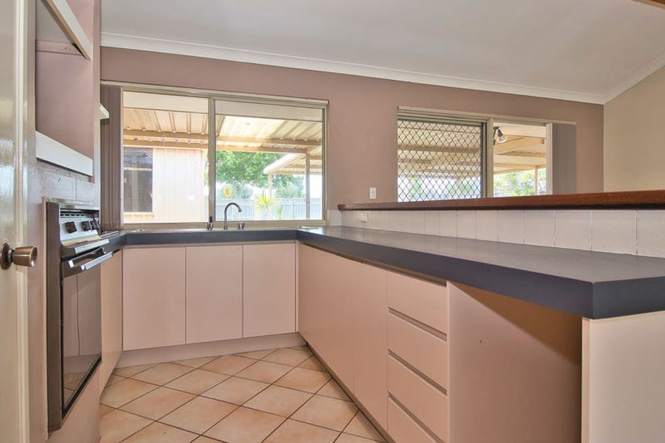 12 Mast Court , Waikiki