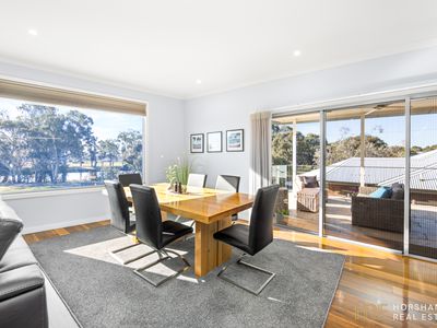 73 Mardon Drive, Horsham