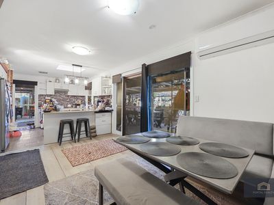 570-578 Middle Road, Greenbank