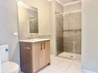 2 Semolina Street, Manor Lakes
