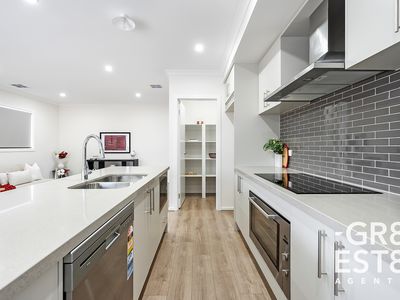 18 Aurora Drive, Cranbourne West