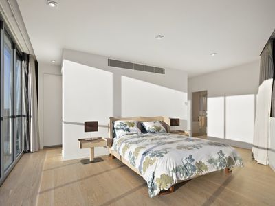 76 / 68 Sir John Young Crescent, Woolloomooloo