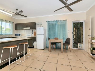 2 / 3 Priore Court, Moulden