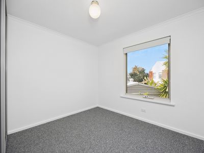 3 / 2 John Hindmarsh Frontage, Brompton