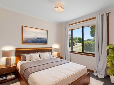 2 Cray Point Parade, Eggs And Bacon Bay