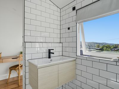 12 Leslie Place, South Launceston